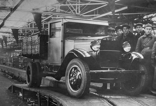 Tại sao xe tải GAZ trở thành biểu tượng chiến thắng của Hồng quân Liên Xô?